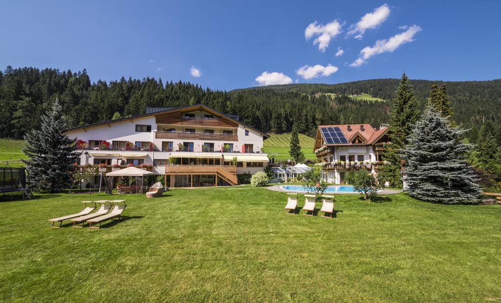 Helmhotel Сан Кандидо Екстериор снимка